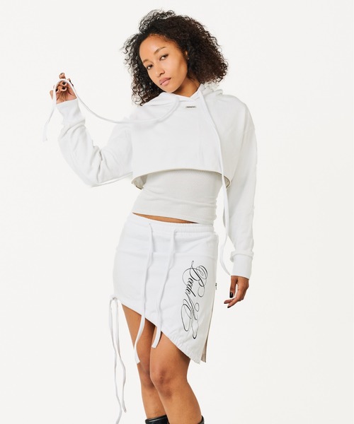 BEEDEN（ビーデン）の「PRINT OVER ZIP HOODIE（パーカー・レディース・ホワイト/ブラック・FREE）」の2枚目の写真