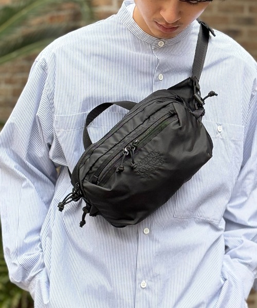 FREDRIK PACKERS(フレドリックパッカーズ)の「【FREDRIK PACKERS】≪MAISON CLUB別注≫210D KNOTTING HIP PACK(ボディバッグ/ウエストポーチ・メンズ・ブラック系その他3/ブラック系1/ブラック系その他2・FREE)」の1枚目の写真