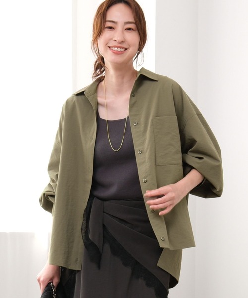 Elura(エルーラ)の「アイロンいらずレギュラーシャツ/1067304(シャツ/ブラウス・レディース・オフホワイト/ストライプ/カーキ/ブルー/ネイビー/ピンク・FREE)」の3枚目の写真