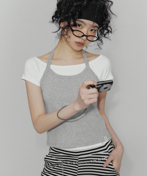 TWEE(トゥウィー)の「モル ベーシック ホルターネック クロップスリーブレス(Tシャツ/カットソー・レディース・ネイビー/グレー/ブラック・FREE)」の7枚目の写真