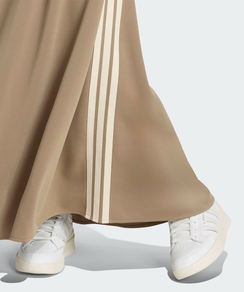 adidas（アディダス）の「スリーストライプス KN スカート / アディダス adidas（スカート・レディース・ベージュ系その他・X-LARGE/X-SMALL/XX-LARGE/LARGE/MEDIUM/SMALL）」の4枚目の写真