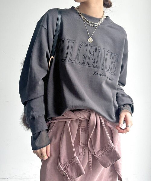 DouDou(ドゥドゥ)の「【WEB限定】 FULGENCE裏毛ロゴ刺繍プルオーバー(Tシャツ/カットソー・レディース・ダークグレー/オフホワイト/グレー・FREE)」の3枚目の写真