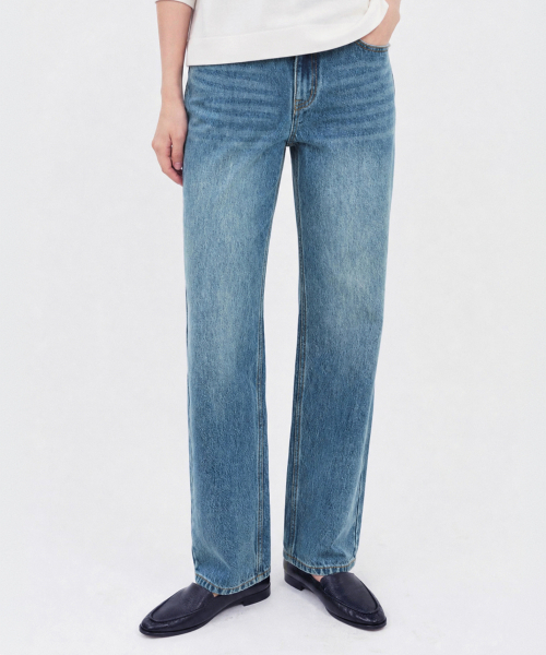 LOOKAST(ルックキャスト)の「101エッセンシャルストレートデニムパンツ / 101 ESSENTIAL STRAIGHT DENIM PANTS_2colors(デニムパンツ・レディース・ライトブルー/ダークブルー・S-Short/M-Short/L-Short/S-Long/M-Long/L-Long)」の3枚目の写真