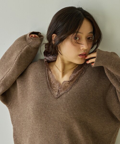 DISCOAT(ディスコート)の「【Noka】衿レースVネックプルオーバー《WEB限定》(ニット/セーター・レディース・モカ/チャコールグレー/アイボリー・FREE)」の14枚目の写真