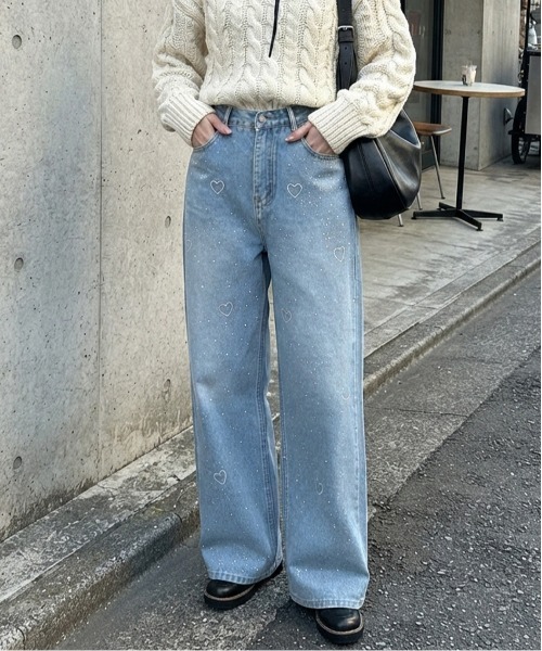 Rejoule(リジュール)の「ハート刺繍×ラインストーン ワイドデニムパンツ(デニムパンツ・レディース・ブルー/グレー・S/M)」の2枚目の写真