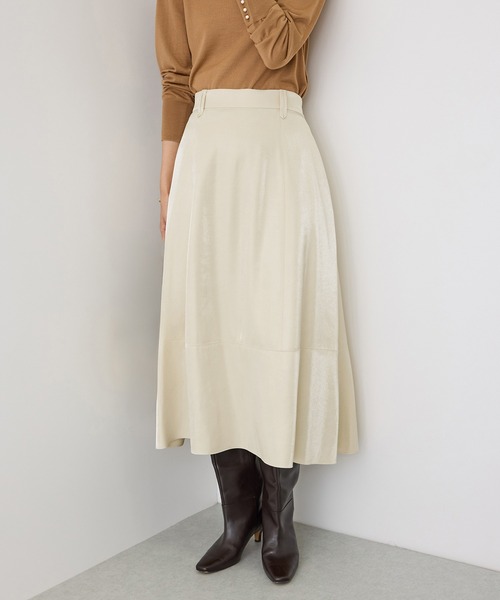 ROPE'(ロペ)の「【J'aDoRe・一部店舗限定サイズ】リュクスサテンフレアスカート/イージーケア(スカート・レディース・キャメル/ブラック/キナリ・36/38)」の2枚目の写真