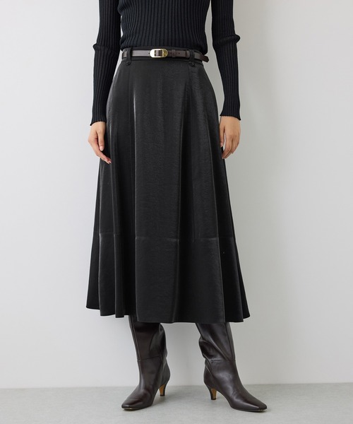 ROPE'(ロペ)の「【J'aDoRe・一部店舗限定サイズ】リュクスサテンフレアスカート/イージーケア(スカート・レディース・キャメル/ブラック/キナリ・36/38)」の4枚目の写真