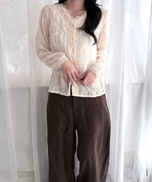 merrylatte（メリーラテ）の「レースVネック シアー長袖ブラウス（シャツ/ブラウス・レディース・ホワイト・S/L/M）」の5枚目の写真