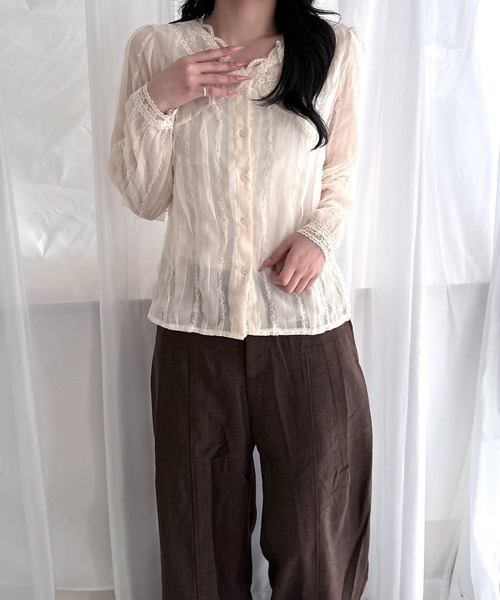 merrylatte（メリーラテ）の「レースVネック シアー長袖ブラウス（シャツ/ブラウス・レディース・ホワイト・S/L/M）」の6枚目の写真