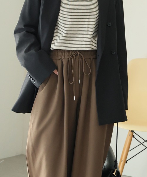 A HAPPY MARILYN(アハッピーマリリン)の「【選べる4サイズ/2丈/6カラー】ラクして高見え 着痩せ とろみイージーパンツ【大きいサイズ対応】(その他パンツ・レディース・ブラック/ライトベージュ/ベージュ/ブラウン/チャコール・S3/S4/L1/L2/L3/L4/S1/S2)」の21枚目の写真