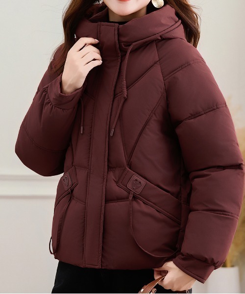 LUCPY(ラクピー)の「フーデッド ショート中綿ジャケット(その他アウター・レディース・パープル/ブラック/レッド/ホワイト/ブラウン・MEDIUM/XX-LARGE/X-LARGE/LARGE)」の1枚目の写真