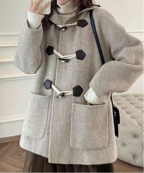 &soiree(アンドソワレ)の「オーバーサイズミドル丈ダッフルコート(ダッフルコート・レディース・ブラック/ベージュ・SMALL/MEDIUM/LARGE/X-LARGE)」の4枚目の写真