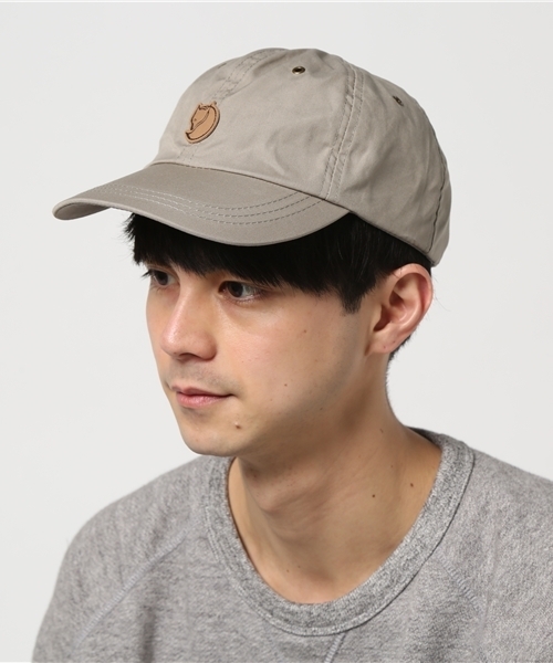 FJALL RAVEN （フェールラーベン）の「Vidda Cap (FJALLRAVEN/フェールラーベン)（キャップ・メンズ・サンドグレー/ライトグリーン/ダークグレー/ダークオリーブ/ライトグレー/ブルー/ライトインディゴブルー/グレー/グリーン系その他/イエロー系その他/ブルー系その他/グリーン系その他2/ライトオリーブ/ダークブルー/ライトブラウン/レンガ/グリーン系その他3・S/M/L/XL）」の2枚目の写真