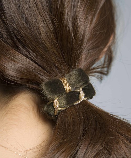 PLAIN CLOTHING（プレーンクロージング）の「フェイクファーWヘアゴム【PLAIN CLOTHING】（ヘアゴム・レディース・ネイビー/カーキ/ピンク/ブラウン/ブラック・FREE）」の4枚目の写真