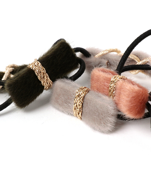 PLAIN CLOTHING（プレーンクロージング）の「フェイクファーWヘアゴム【PLAIN CLOTHING】（ヘアゴム・レディース・ネイビー/カーキ/ピンク/ブラウン/ブラック・FREE）」の8枚目の写真