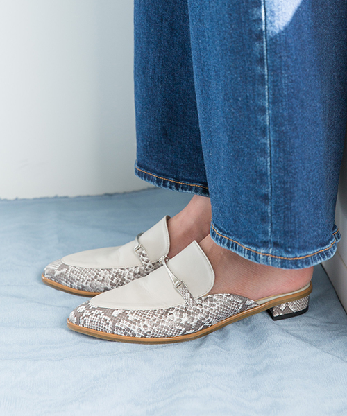 STUDIOUS（ステュディオス）の「ビットフラットバブーシュ（ブーティ・レディース・グレー/ブラック・L/S/M）」の3枚目の写真