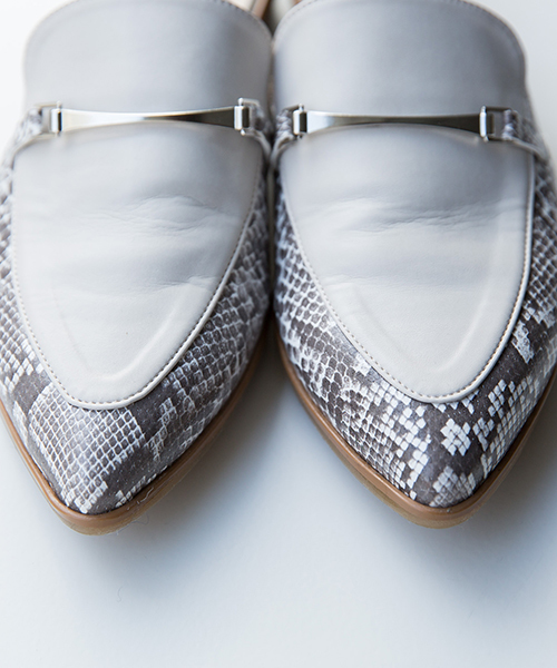 STUDIOUS（ステュディオス）の「ビットフラットバブーシュ（ブーティ・レディース・グレー/ブラック・L/S/M）」の5枚目の写真