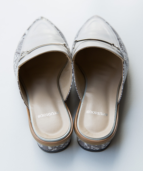 STUDIOUS（ステュディオス）の「ビットフラットバブーシュ（ブーティ・レディース・グレー/ブラック・L/S/M）」の6枚目の写真