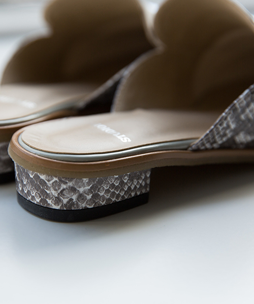 STUDIOUS（ステュディオス）の「ビットフラットバブーシュ（ブーティ・レディース・グレー/ブラック・L/S/M）」の8枚目の写真