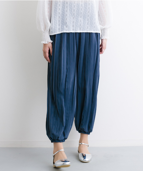 merlot plus(メルロープリュス)の「プリーツパンツ5809(その他パンツ・レディース・ブルー/ブラック/アイボリー・FREE)」の3枚目の写真
