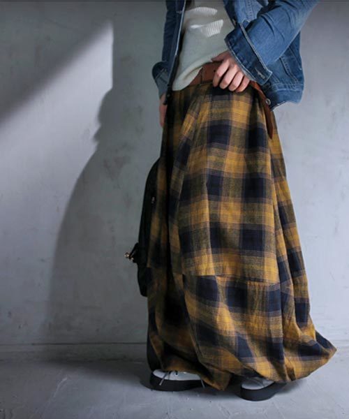 antiqua（アンティカ）の「チェックコクーンスカート（スカート・レディース・ブラウン系その他・FREE）」の2枚目の写真