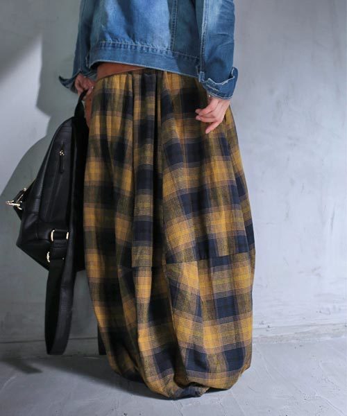 antiqua（アンティカ）の「チェックコクーンスカート（スカート・レディース・ブラウン系その他・FREE）」の3枚目の写真