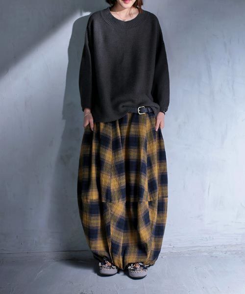 antiqua（アンティカ）の「チェックコクーンスカート（スカート・レディース・ブラウン系その他・FREE）」の4枚目の写真