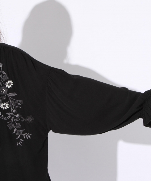 niko and...（ニコアンド）の「レーヨンフロント花刺繍ブラウス（シャツ/ブラウス・レディース・オフホワイト/ブラック/グリーン・LARGE/MEDIUM）」の16枚目の写真
