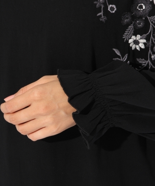 niko and...（ニコアンド）の「レーヨンフロント花刺繍ブラウス（シャツ/ブラウス・レディース・オフホワイト/ブラック/グリーン・LARGE/MEDIUM）」の17枚目の写真