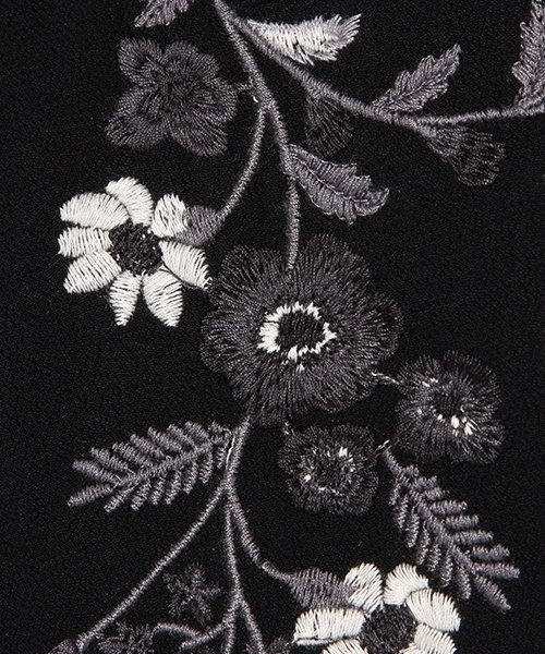 niko and...（ニコアンド）の「レーヨンフロント花刺繍ブラウス（シャツ/ブラウス・レディース・オフホワイト/ブラック/グリーン・LARGE/MEDIUM）」の21枚目の写真