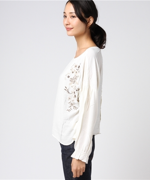 niko and...（ニコアンド）の「レーヨンフロント花刺繍ブラウス（シャツ/ブラウス・レディース・オフホワイト/ブラック/グリーン・LARGE/MEDIUM）」の9枚目の写真