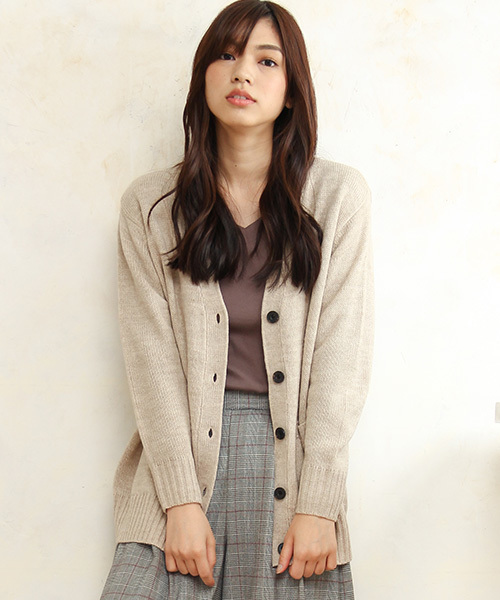 Honeys（ハニーズ）の「【お家で洗える】Ｖネックカーディガン（カーディガン/ボレロ・レディース・ブラック/ベージュ/ネイビー/チャコール/杢グレー・L/LL/M/S）」の4枚目の写真