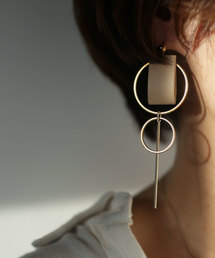 antiqua（アンティカ）の「アシメデザインサークルピアス（ピアス（両耳用）・レディース）」