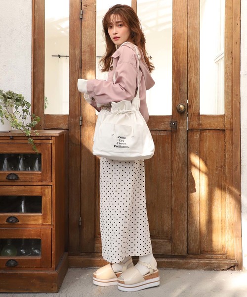 one after another NICE CLAUP（ワンアフターアナザーナイスクラップ）の「ロゴ入り巾着バッグ（ショルダーバッグ・レディース・オフホワイト/ブラック/アイボリー/パープル・FREE）」の15枚目の写真