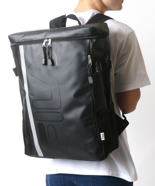 FILA(フィラ)の「FILA/フィラ 撥水ボックスバックパック リュック(バックパック/リュック・メンズ・ブラック/ネイビー/レッド/ブラック×グリーン・FREE)」の2枚目の写真