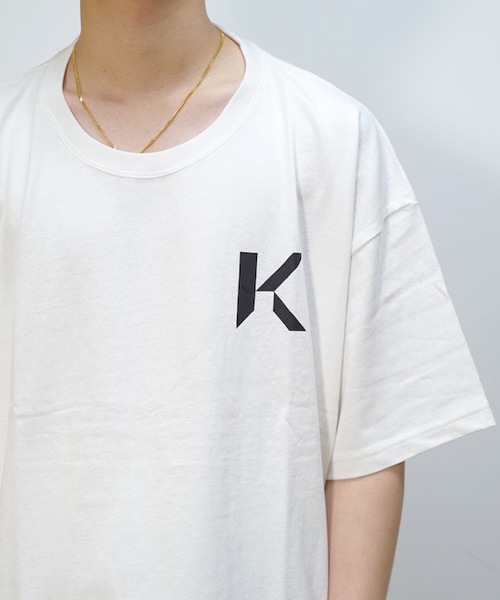 KAIKO(カイコー)の「KAIKO OBLONG T-SHIRT MARK(Tシャツ/カットソー・メンズ・ホワイト/チャコールグレー/ライトグレー/ライトパープル/レッド・S/M/L)」の11枚目の写真