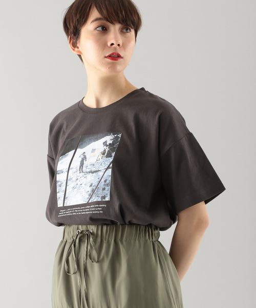 PAGEBOY（ページボーイ）の「NASAフォトTシャツ（Tシャツ/カットソー・レディース・オフホワイト/チャコール・FREE）」の2枚目の写真