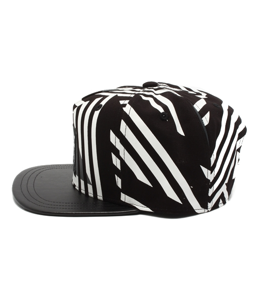 adidas Originals(アディダスオリジナルス)の「アディダス オリジナルス ムトンボ adidas EF MUTOMBO CAP(キャップ・メンズ・ブラック・ONE SIZE)」の2枚目の写真