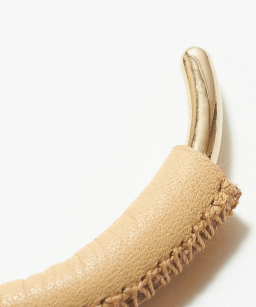 qualite（カリテ）の「レザーバングル（バングル/リストバンド・レディース・ベージュ/ブラック・フリー）」の6枚目の写真