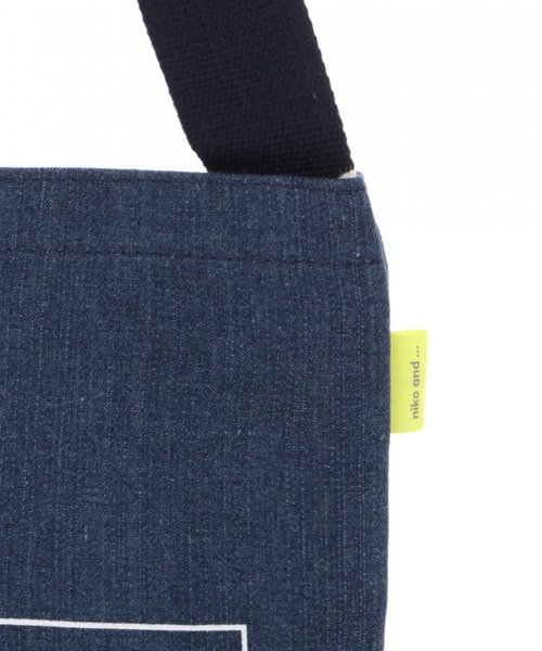 niko and...（ニコアンド）の「オリジナルニコロゴトート/サコッシュ（ショルダーバッグ・レディース・ホワイト/ブルー/ブラック・0）」の14枚目の写真