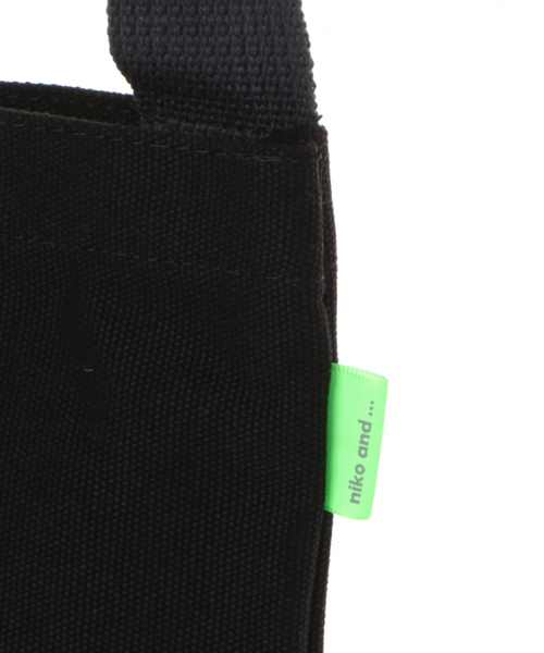 niko and...（ニコアンド）の「オリジナルニコロゴトート/サコッシュ（ショルダーバッグ・レディース・ホワイト/ブルー/ブラック・0）」の7枚目の写真