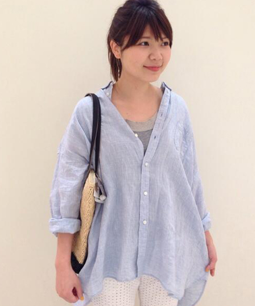 BEARDSLEY（ビアズリー）の「リネンシャンブレーシャツ（シャツ/ブラウス・レディース・オフホワイト/サックスブルー・FREE）」の2枚目の写真