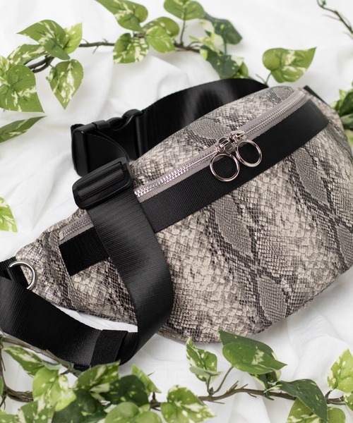 WEGO(ウィゴー)の「WEGO/リングポイントフェイクレザーウエストバッグ(ボディバッグ/ウエストポーチ・メンズ・ホワイト/ブラック/その他1/その他2/ライトパープル/ブラック系その他/ベージュ系その他・FREE)」の7枚目の写真