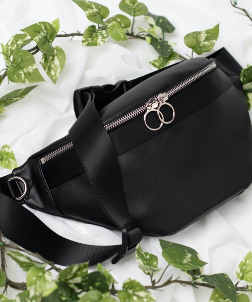 WEGO(ウィゴー)の「WEGO/リングポイントフェイクレザーウエストバッグ(ボディバッグ/ウエストポーチ・メンズ・ホワイト/ブラック/その他1/その他2/ライトパープル/ブラック系その他/ベージュ系その他・FREE)」の3枚目の写真