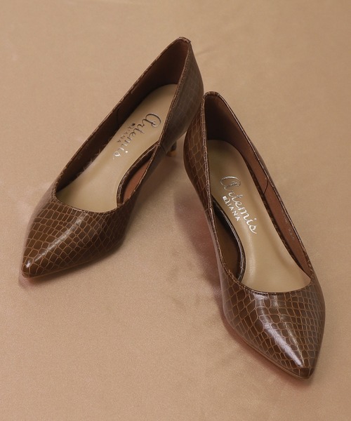 artemis by DIANA(アルテミスバイダイアナ)の「ポインテッドトゥパンプス(パンプス・レディース・ブラック/ブラウン/アイボリー/ダークブラウン/オフホワイト/ブラック系その他/ダークベージュ/グレー/ベージュ/ホワイト・22.5cm/23.5cm/24.5cm/23.0cm/24.0cm/22.0cm/25.0cm)」の7枚目の写真