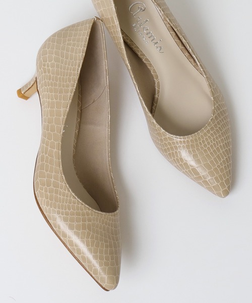 artemis by DIANA(アルテミスバイダイアナ)の「ポインテッドトゥパンプス(パンプス・レディース・ブラック/ブラウン/アイボリー/ダークブラウン/オフホワイト/ブラック系その他/ダークベージュ/グレー/ベージュ/ホワイト・22.5cm/23.5cm/24.5cm/23.0cm/24.0cm/22.0cm/25.0cm)」の9枚目の写真