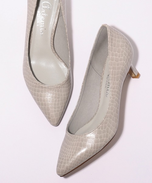 artemis by DIANA(アルテミスバイダイアナ)の「ポインテッドトゥパンプス(パンプス・レディース・ブラック/ブラウン/アイボリー/ダークブラウン/オフホワイト/ブラック系その他/ダークベージュ/グレー/ベージュ/ホワイト・22.5cm/23.5cm/24.5cm/23.0cm/24.0cm/22.0cm/25.0cm)」の6枚目の写真