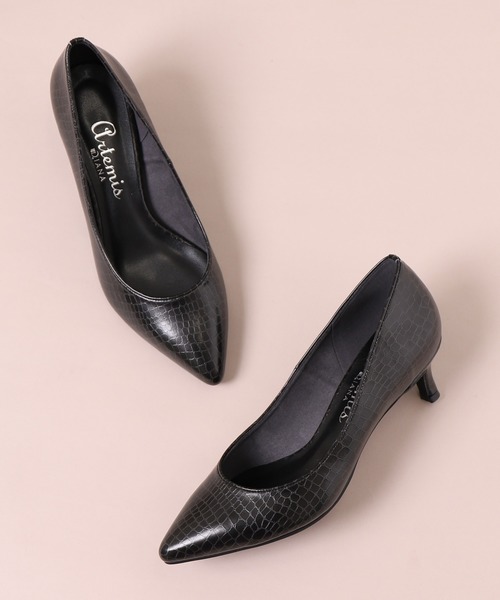 artemis by DIANA(アルテミスバイダイアナ)の「ポインテッドトゥパンプス(パンプス・レディース・ブラック/ブラウン/アイボリー/ダークブラウン/オフホワイト/ブラック系その他/ダークベージュ/グレー/ベージュ/ホワイト・22.5cm/23.5cm/24.5cm/23.0cm/24.0cm/22.0cm/25.0cm)」の5枚目の写真