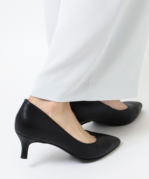 artemis by DIANA(アルテミスバイダイアナ)の「ポインテッドトゥパンプス(パンプス・レディース・ブラック/ブラウン/アイボリー/ダークブラウン/オフホワイト/ブラック系その他/ダークベージュ/グレー/ベージュ/ホワイト・22.5cm/23.5cm/24.5cm/23.0cm/24.0cm/22.0cm/25.0cm)」の13枚目の写真