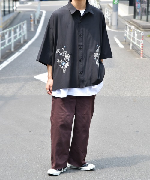 CARVEN スケルトンフラワー刺繍入り 半袖トップ ブラック CARVEN ☆ スケルトンフラワー刺繍入り 半袖トップ ブラック